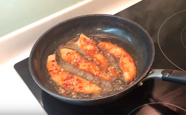 cá hồi áp chảo