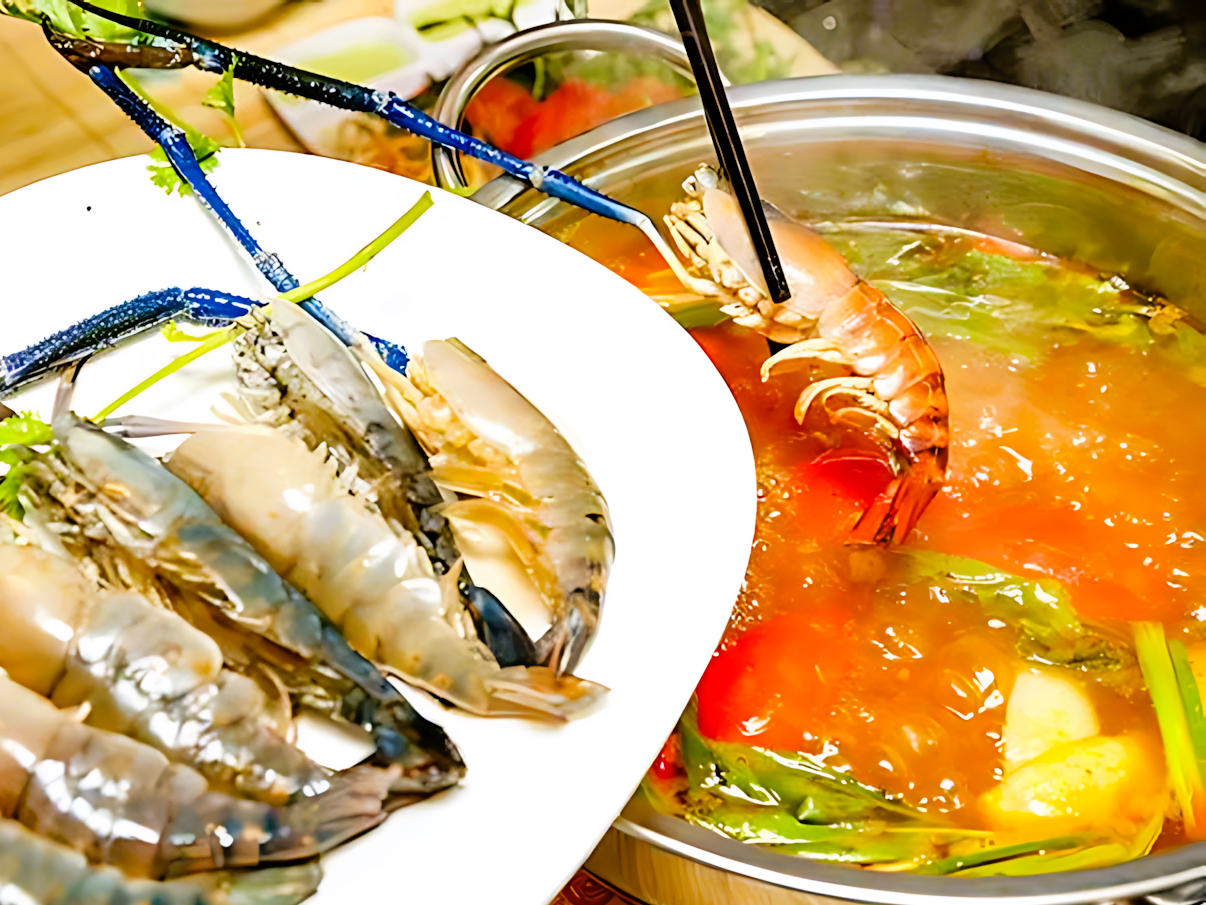 Tôm càng xanh nấu canh chua. Đơn giản, tươi ngon, khó quên