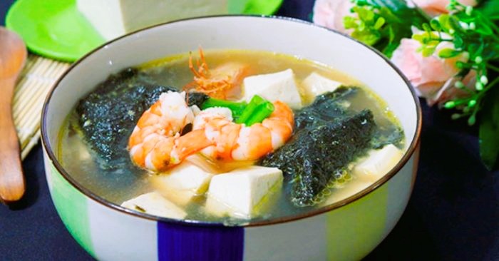 tôm càng xanh canh rong biển đậu hủ